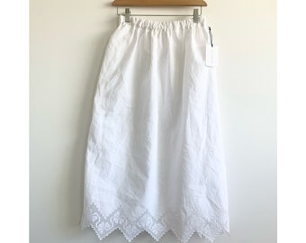 Falda de lino con ribete de encaje vintage reelaborada de Mesa Workshop