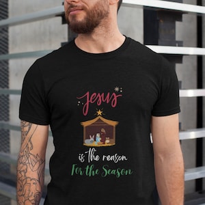 Franelas Navideñas Únicas! El regalo perfecto para esta temporada . La Navidad es Jesús