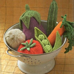 Beginner-friendly KNITTING Pattern Amigurumi Vegetables PDF | Vintage Stuffed Toys Veggie Basket Cute Food Softie Greens Instant Download