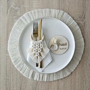 Personalisiserte Platzkarten holz, kreisförmig, Sitzkarten, Namensschilder,  für Hochzeit, Verlobung, Kommunion mit Trockenblumen und Gravur