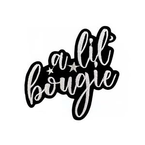 Parche &quot;A Lil&#39; Bougie&quot; / Aplique termoadhesivo divertido de chica atrevida / Insignia bordada con palabra DIY / Accesorio artesanal para mochila y chaqueta de adolescente plateada para niñas