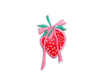 Różowa naszywka z kokardą truskawkową | Kawaii Pastel Berry Fruit Iron-On Applique | Haftowana wstążka DIY | Naklejka rzemieślnicza Cottagecore Coquette
