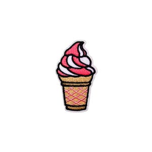 Könnte beinhalten: Ein rosa-weißes Eis am Stiel mit einem Waffelkegel. Das Eis ist in einer Spiralform.