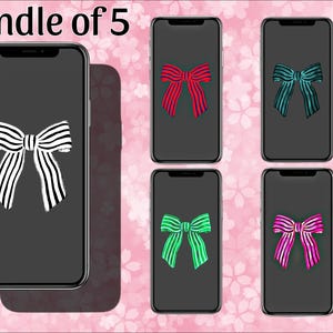 Puede incluir: Un paquete de 5 fondos de pantalla para teléfono con diseños de lazo. Un teléfono muestra un lazo a rayas blanco y negro. Los otros teléfonos muestran lazos en rojo, turquesa, verde y rosa, todos sobre un fondo gris oscuro. El texto "Bundle of 5" está en la parte superior.