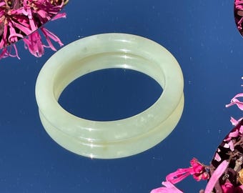 Excellent Quality Nephrite Jade Bangle Bracelet in 59mm+ 天然圆条晴水玉手镯59圈口