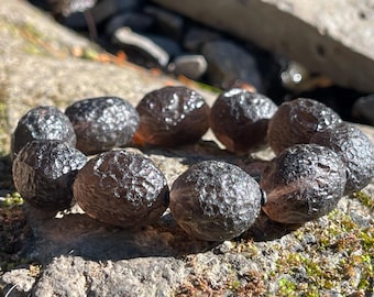 Objet rare - Bracelet météorite tektite saffordite columbianite noire naturelle en 11 x 18 mm
