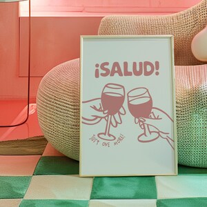 Salud Just One More Digital Print Pastelowy różowy plakat z winem Cheers Wall Art Retro Home Decor Prezent dla miłośnika wina Minimalistyczna sztuka ścienna Zabawny wózek barowy