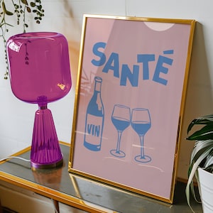 Santé Print パステルピンクとブルーのレトロなフランスワインポスター、かわいいバーカートアート、キッチンポスター、乾杯の壁アート、バーポスター、レストランの装飾