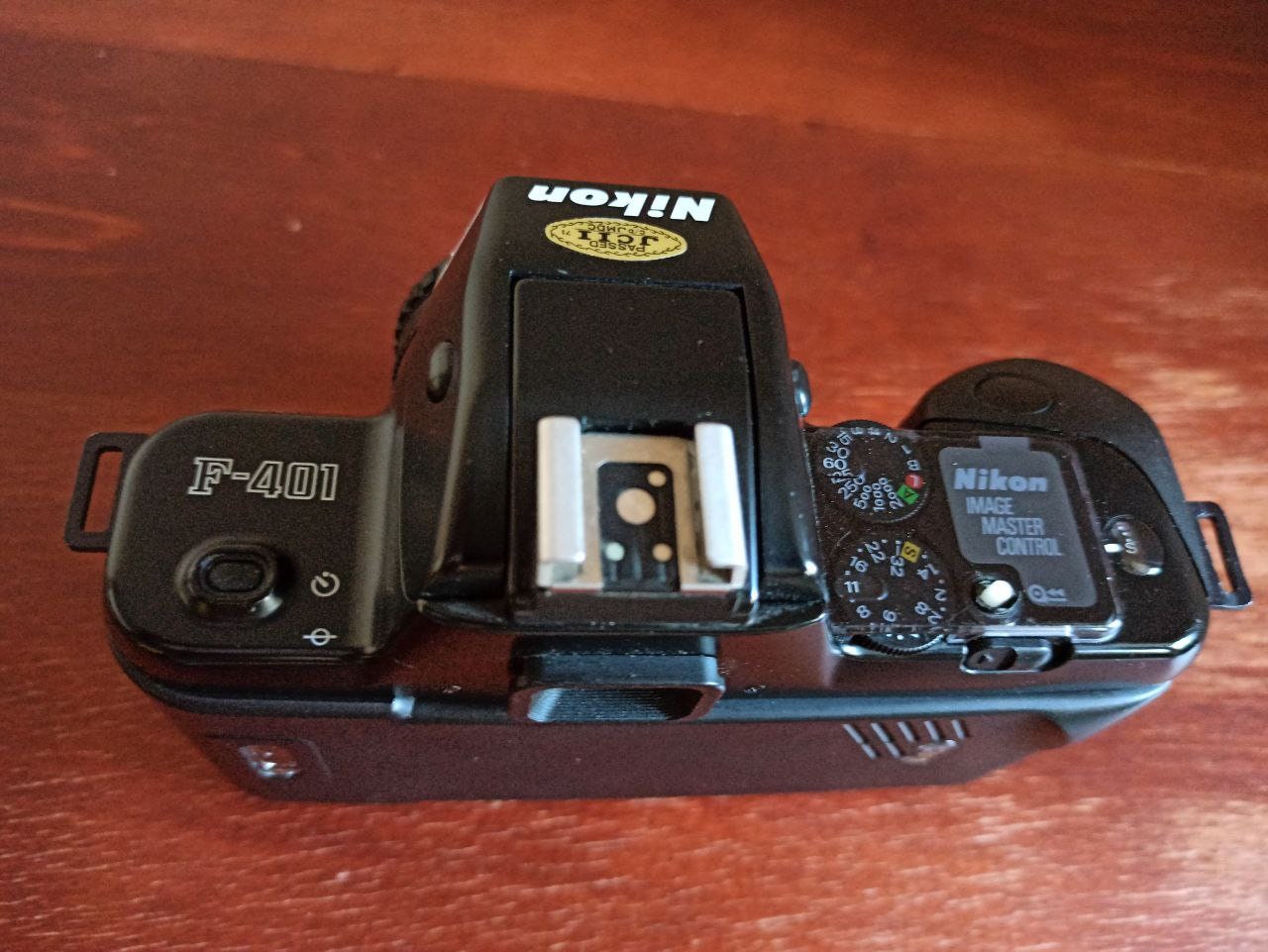 Nikon F-401 フィルム一眼レフカメラ Nikon F-401解説 単3乾電池使用のAFフィルム一眼レフカメラ – 御部