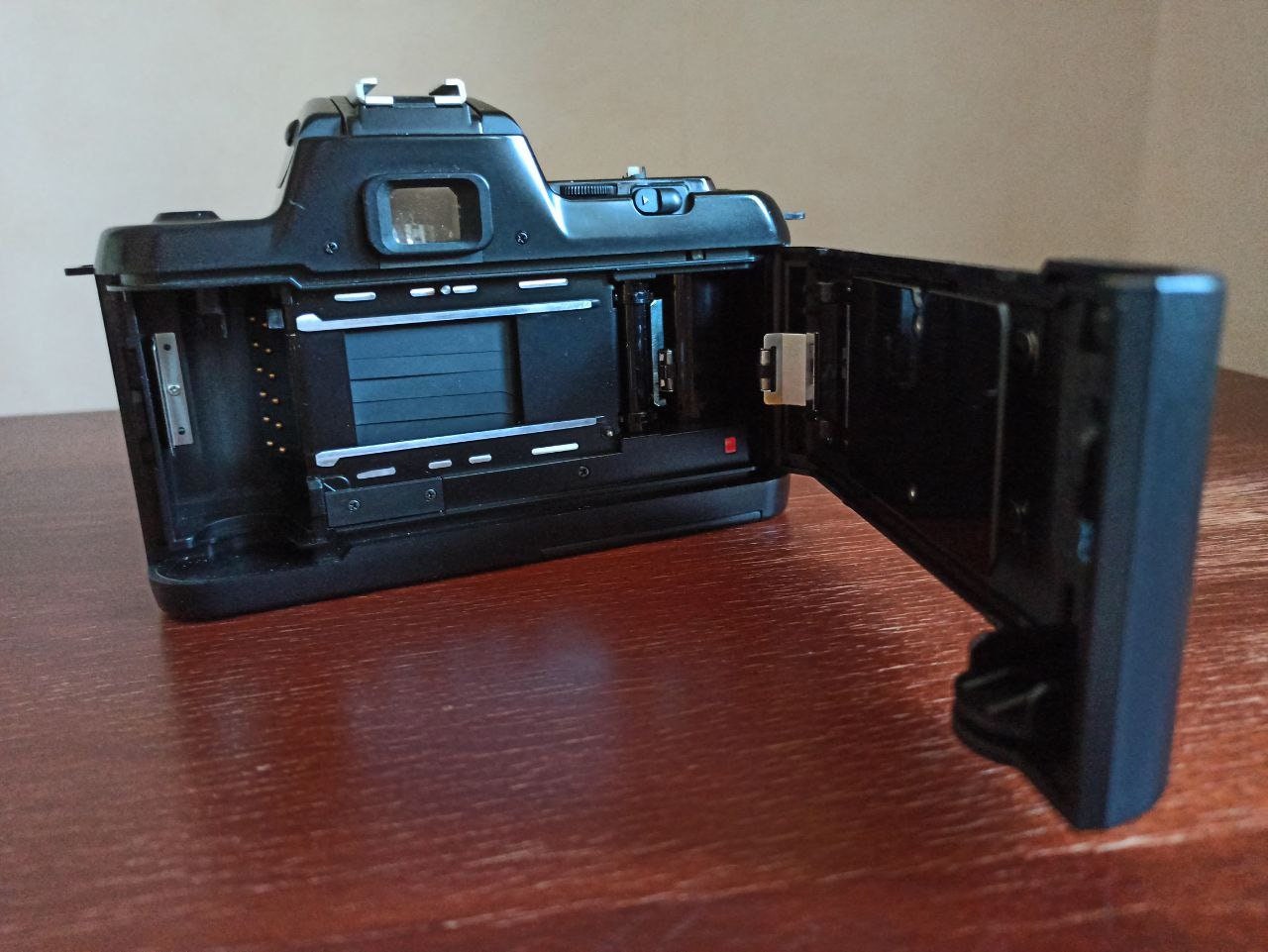 ニコン F-401 一眼レフフィルムカメラ（50mmレンズ付き） - 日本製