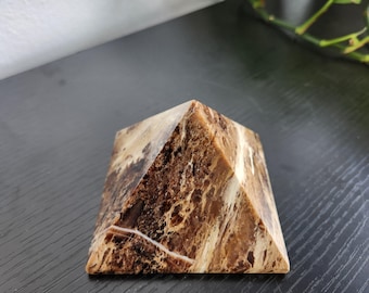 Pirámide de ópalo de chocolate