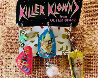 Killer Klowns From Outer Space - dangle charm brooch