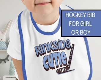 Bavoir de hockey pour bébé, cadeau de hockey pour nouveau-né, cadeau de hockey pour bébé, hockey pour bébé, faire-part de hockey pour bébé, hockey pour bébé fille, vêtements de hockey pour bébé, nouveau-né