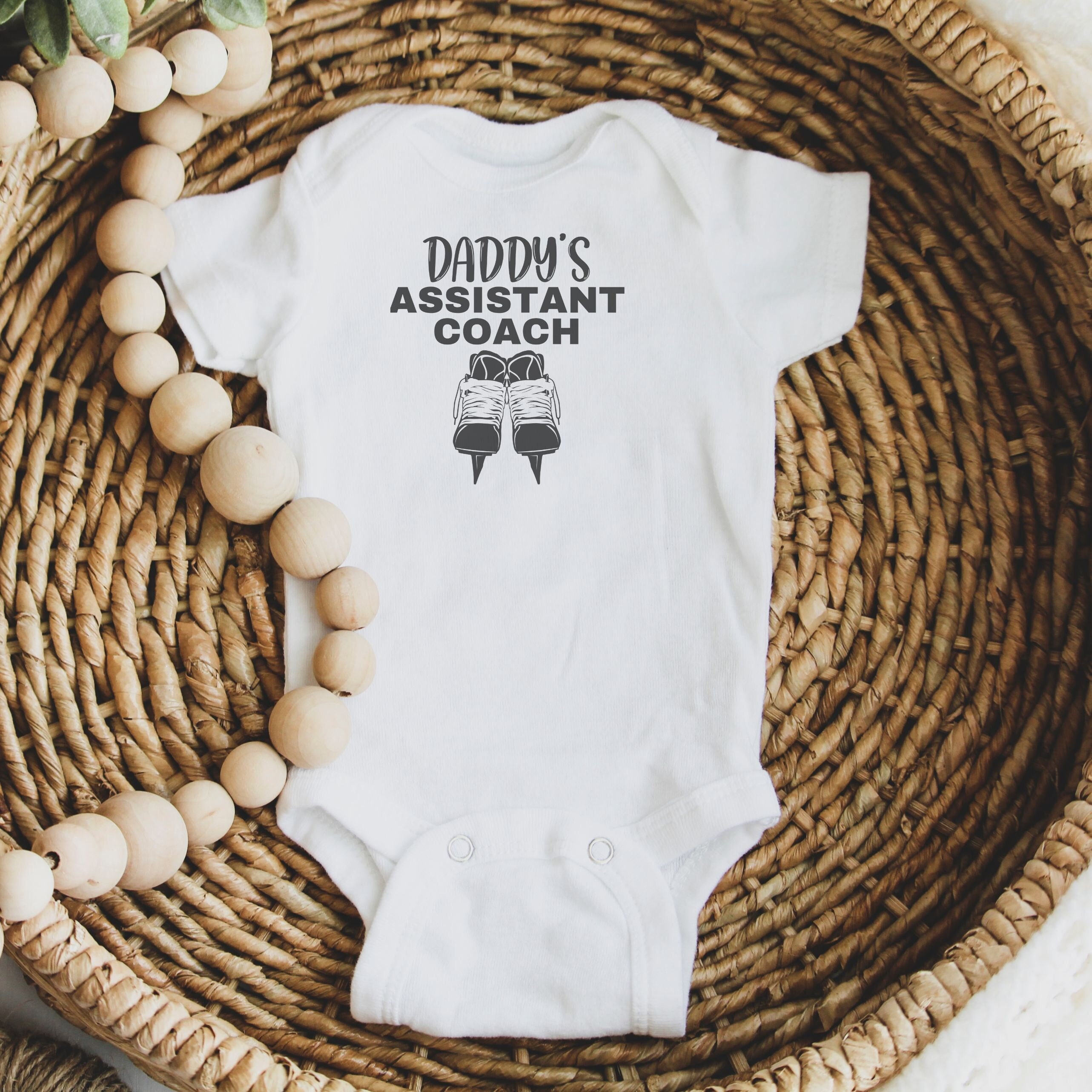Assistant Coach Onesie enganar