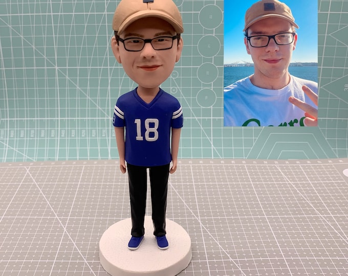 Custom bobbleheads, custom  sports enthusiast bobbleheads,cool father's day gifts,custom personalized 3D statues,birthday gifts for bosses.