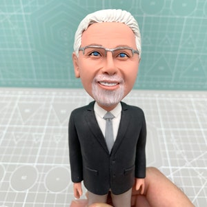 Custom bobbleheads,personalised dad bobbleheads,father gifts,grandpa 3D sculptures,birthday gifts,wedding anniversary gifts,Christmas gifts.