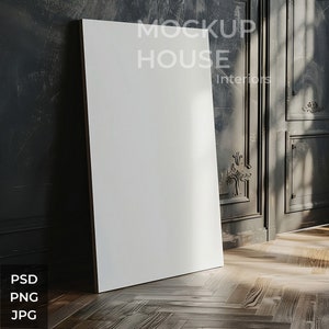 Maqueta de lienzo vertical en blanco (PSD): Habitación de lujo oscura, maqueta de póster impreso, plantilla de Photoshop, luz cálida, sombras, rústico, místico