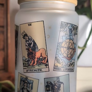 Copa de tarot - Arcanos mayores n.° 1 - Regalo para amantes del tarot - Vaso de vidrio esmerilado personalizado