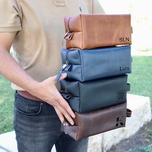 Leather Toiletry Bag, Personalized Groomsmen gift Dopp Kit, Christmas Gift for him, Men&#39;s Travel Dopp Kit,  Proposal Wedding Party Gifts