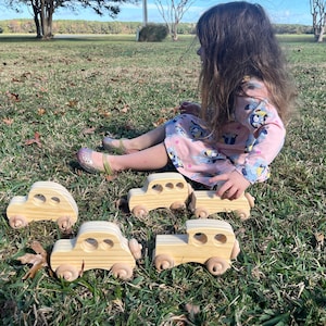 Handcrafted Wooden Car Toys, Ideal Gift for Kids, Classic Wood Car for Imaginative Play, Eco-Friendly, Safe & Durable, Non-Toxic.