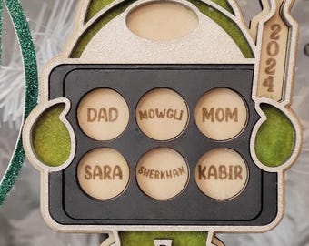 Adorno de gnomo familiar de madera hecho a mano: regalo personalizado para hornear galletas