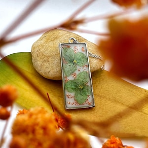 Green Hydrangea Necklace, Real Wild Flower Necklace, Pressed Flower Necklace, Handmade Jewelry, Resin Jewelry