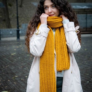Hand knitted minimalistic wool scarf unisex image 3