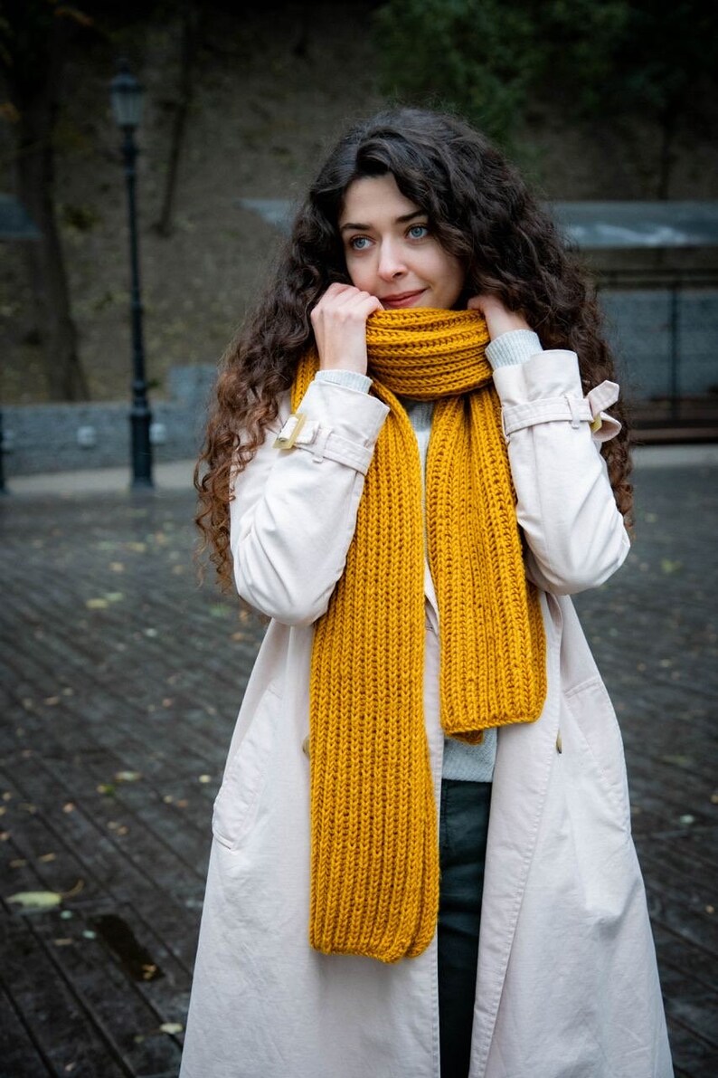 Hand knitted minimalistic wool scarf unisex image 3