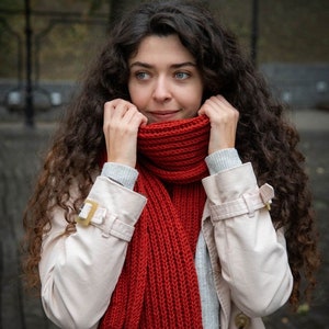 Hand knitted minimalistic wool scarf unisex image 4