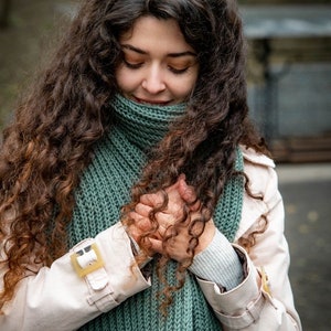 Hand knitted minimalistic wool scarf unisex image 5