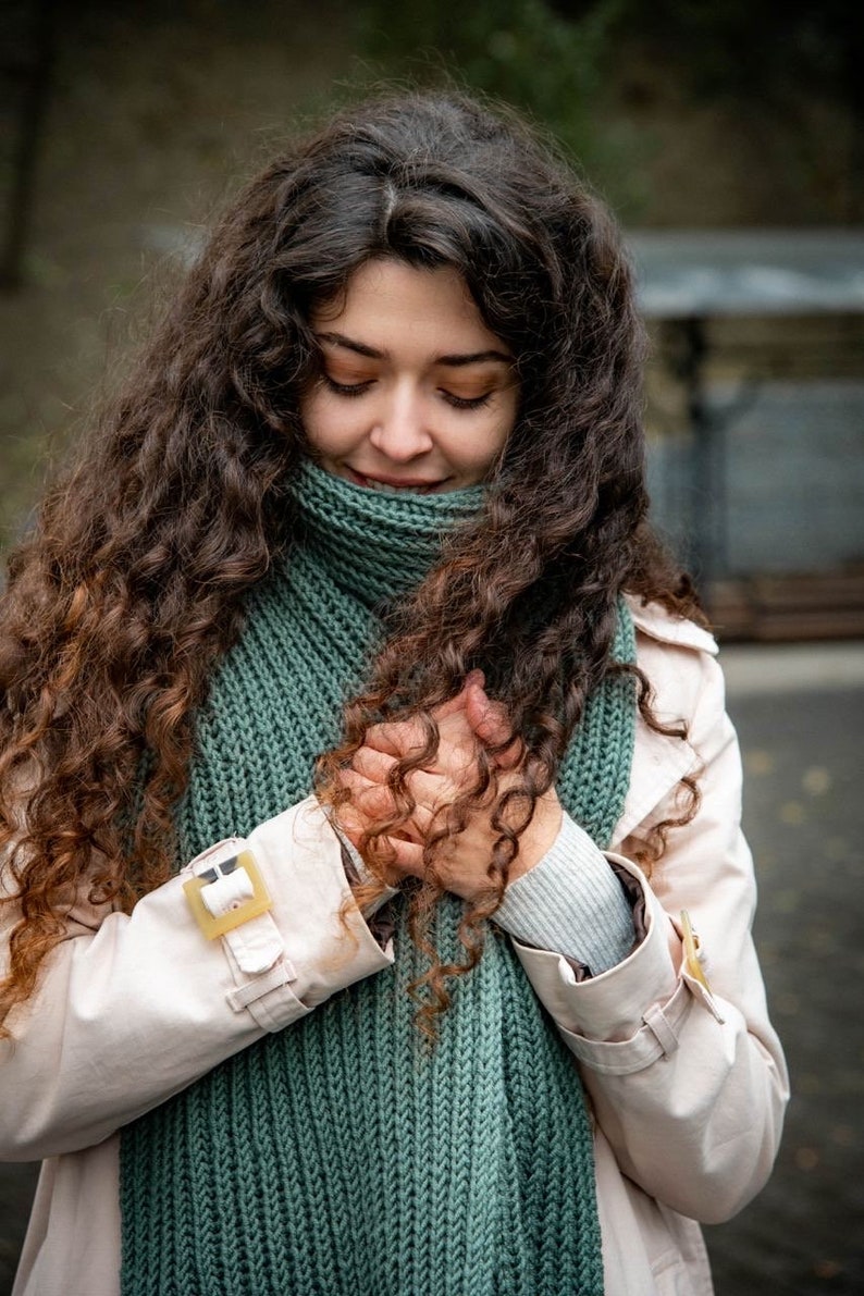 Hand knitted minimalistic wool scarf unisex image 5