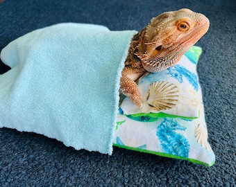 Bearded dragon/reptile/small animal/pet bed w/pillow & FREE blanket (Sea Life). Last ones - Pattern being discontinued.  FREE SHIPPING!