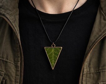 Collar triangular con colgante de energía, talismán de hoja de hiedra para la fuerza interior, regalo para novio o para un nuevo capítulo de graduación.
