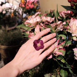 Eternal Rose Ring – Handmade Resin Ring with Real Rose Petals