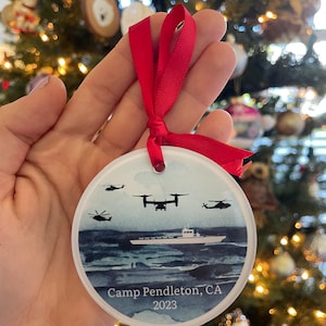 Benutzerdefinierte Camp Pendleton Ornament, Marine Corps Basis Ornament, Weihnachtsgeschenk, militärische Ornamente, Geschenk für militärische Ehepartner, USMC