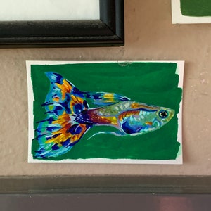 カラフルなベタ魚の水彩画、手描きの自然イラストの壁アート。色鉛筆ミックスメディアオリジナルファインアート