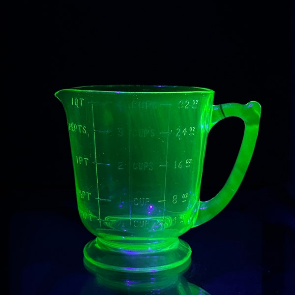 Vintage Uranium Glass Measuring Cup, Vaseline Glass 4 Cups with Handle, 1930s Depression Glass