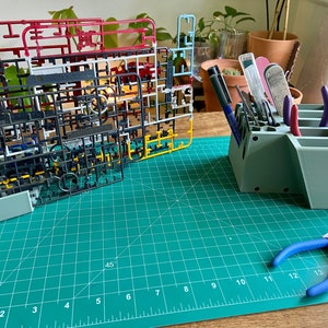 Gundam/Model Kit Tool Organizer and Sprue Holder