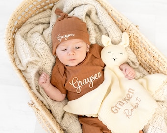 Cotton Knit Baby Outfit with Security Blanket with Animal Design, Personalized Coming Home Set, Newborn Name Outfit, First Baby Bodysuit