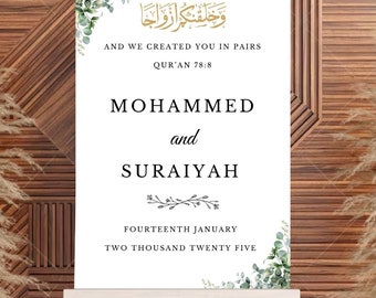 Puede incluir: Un letrero de boda blanco sobre un caballete con los nombres Mohammed y Suraiyah. El letrero incluye el texto "AND WE CREATED YOU IN PAIRS" y "QUR'AN 78:8". También se muestra la fecha "FOURTEENTH JANUARY TWO THOUSAND TWENTY FIVE".