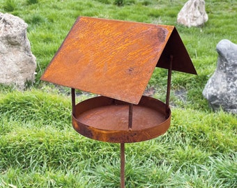 Patina vogelhuis 20 x 18 cm + staaf tuinsteker met haak voor niervetbollen voederbakje roest metalen lantaarn tuindecoratie voor verlichting