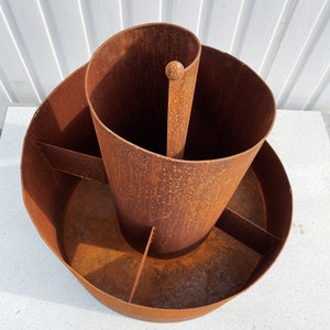 Stor örtspiral av rostig metall, 61x55x48cm, för plantering, rostfärgad blomkruka, örtträdgård, upphöjd rabatt, örtkruka, trädgårdsdekoration