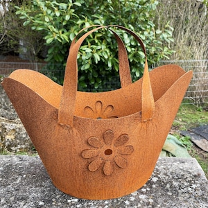 XXL Edelrost Handtasche mit Blumen-Motiv 42x38cm große Tasche zum Bepflanzen Rost Pflanztasche Blumentopf Windlicht Gartendeko rostige Deko