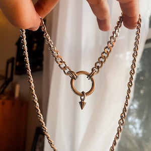 Trans Joy Chain ~ Halsband med o-ring i rostfritt stål, silverfärgad 7 mm grov trottoarkantskeda