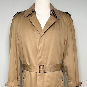 Vintage 1970s /1980s Men&#39;s Tan Detachable Wool Lining and Collar Trench Coat