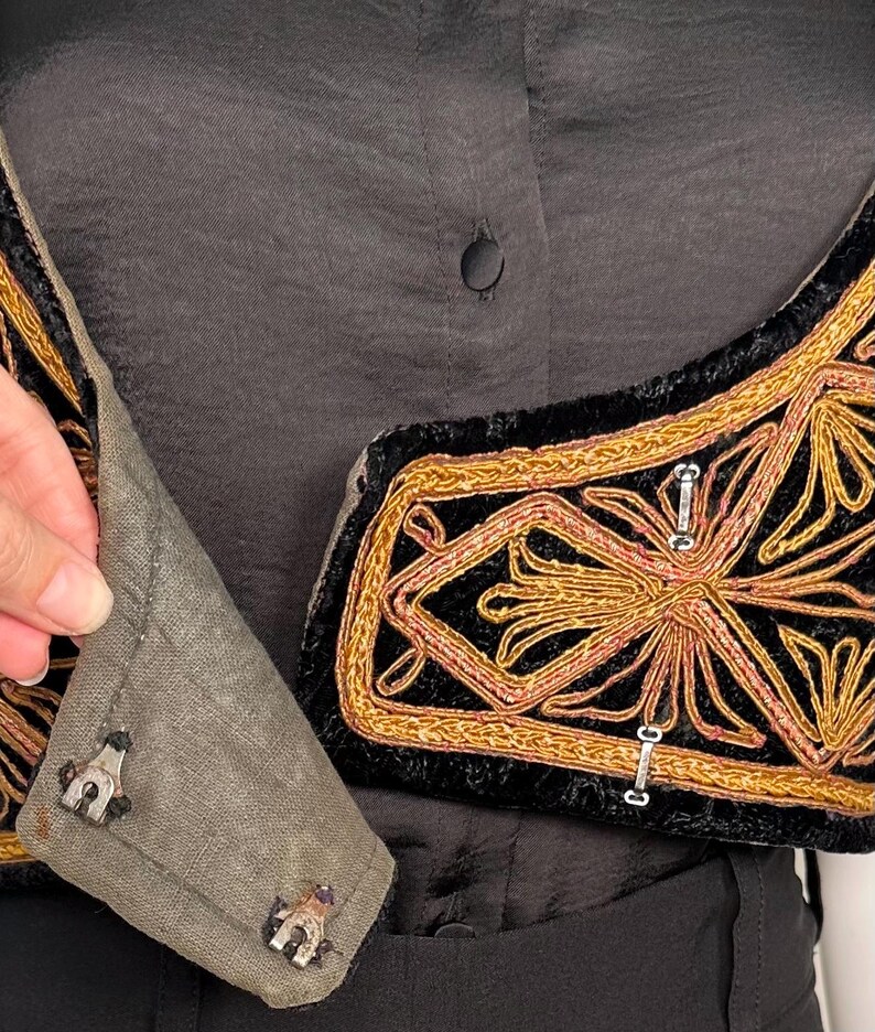 Chaleco corto de terciopelo bordado estilo bohemio afgano vintage de los años 60 imagen 10