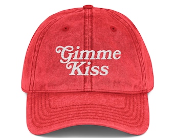 Cappello da camionista riscaldato con ricamo "Gimme Kiss Rivalry", LGBTQ, stile retrò hockey romance