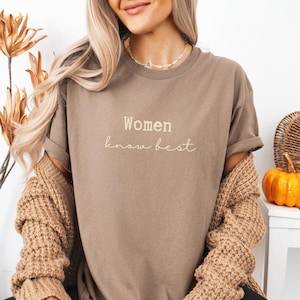 Camiseta &quot;Las mujeres saben más&quot;, camiseta feminista, camiseta de empoderamiento femenino, camiseta feminista divertida, camiseta de feminismo, rabia femenina, camiseta de romper el patriarcado