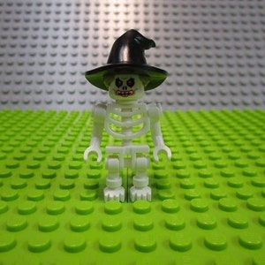 1 Lego Scary White Skeleton with Black Hat