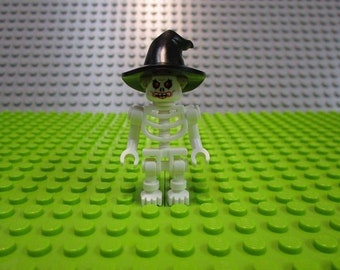 1 Lego Scary White Skeleton with Black Hat